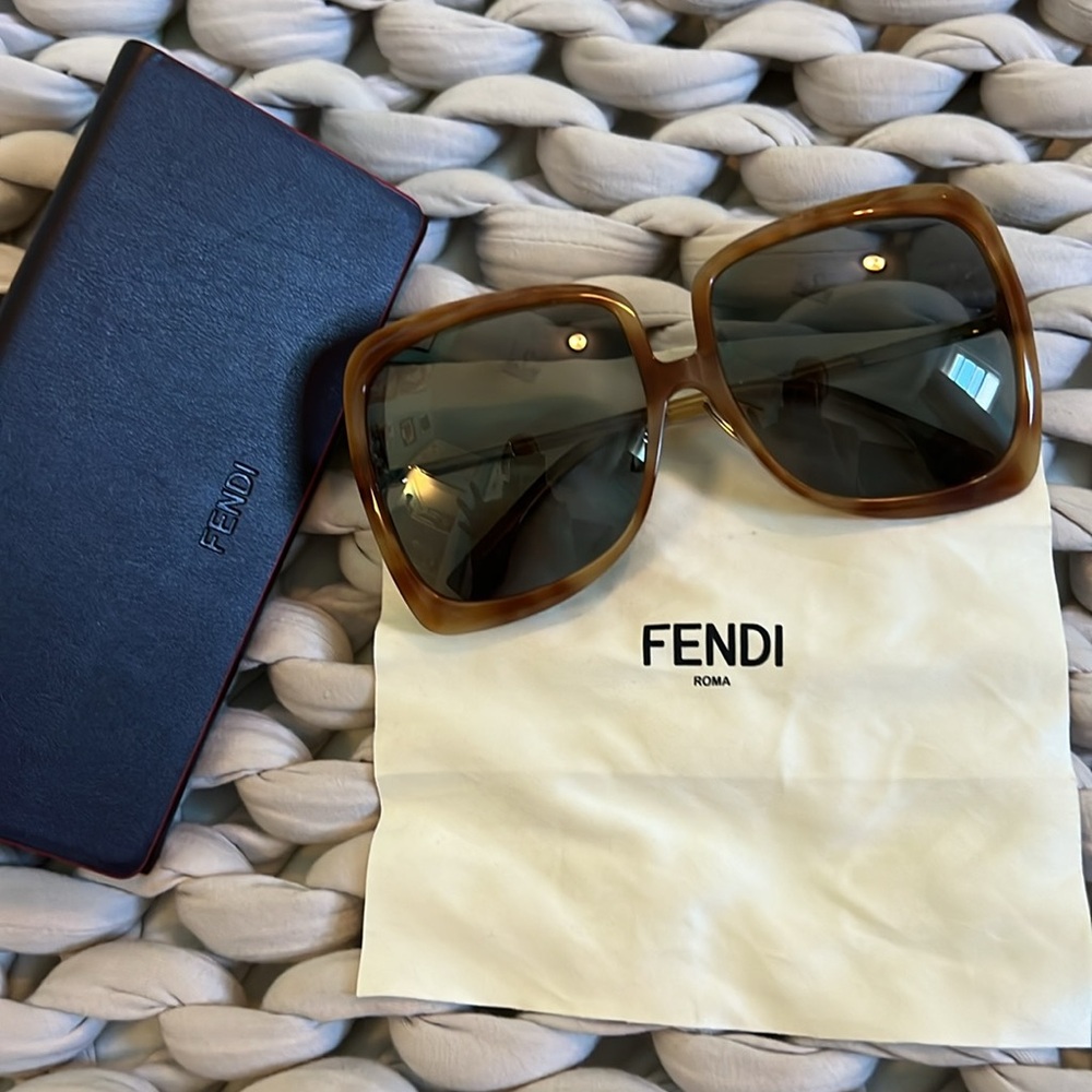 FENDI Oversized Sunglasses